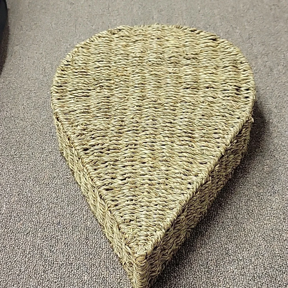 Basket for tabletop. Carrot For Easter. Nwot - Picture 2 of 2